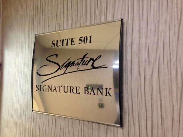 Photo of Signature Bank in Great Neck City, New York, United States - 1 Picture of Point of interest, Establishment, Finance, Atm, Bank