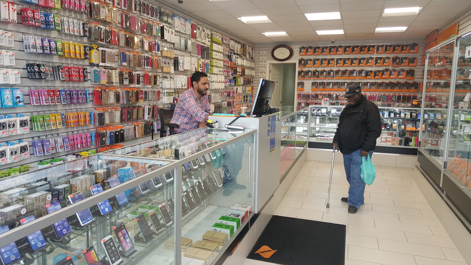 Photo of Taiz Wireless in Bronx City, New York, United States - 1 Picture of Point of interest, Establishment, Store, Electronics store