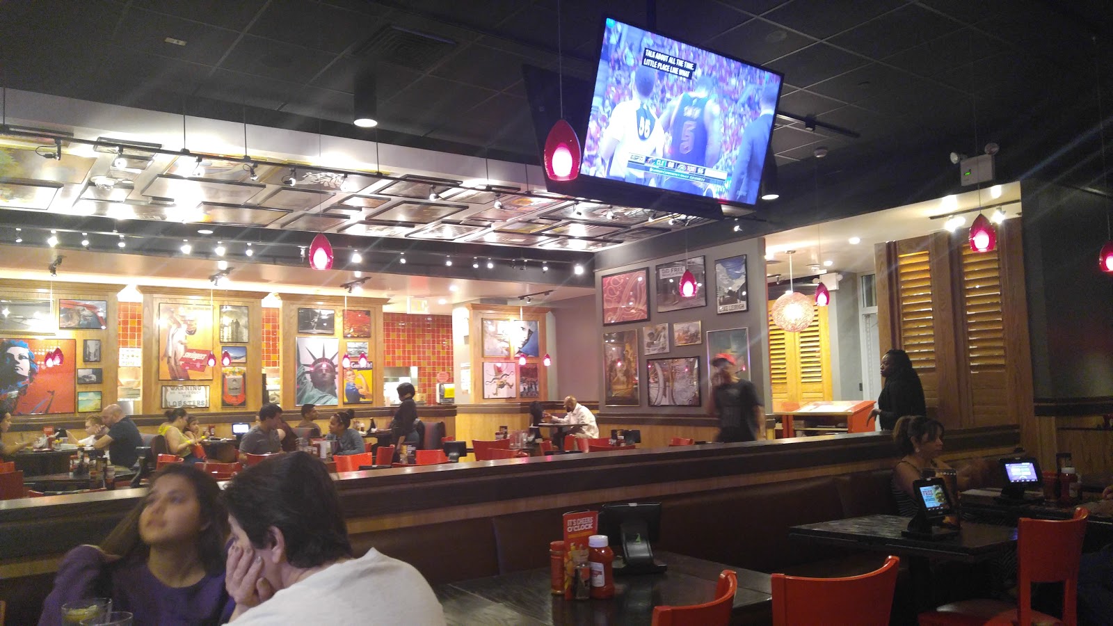 Photo of Red Robin Gourmet Burgers in Bronx City, New York, United States - 4 Picture of Restaurant, Food, Point of interest, Establishment