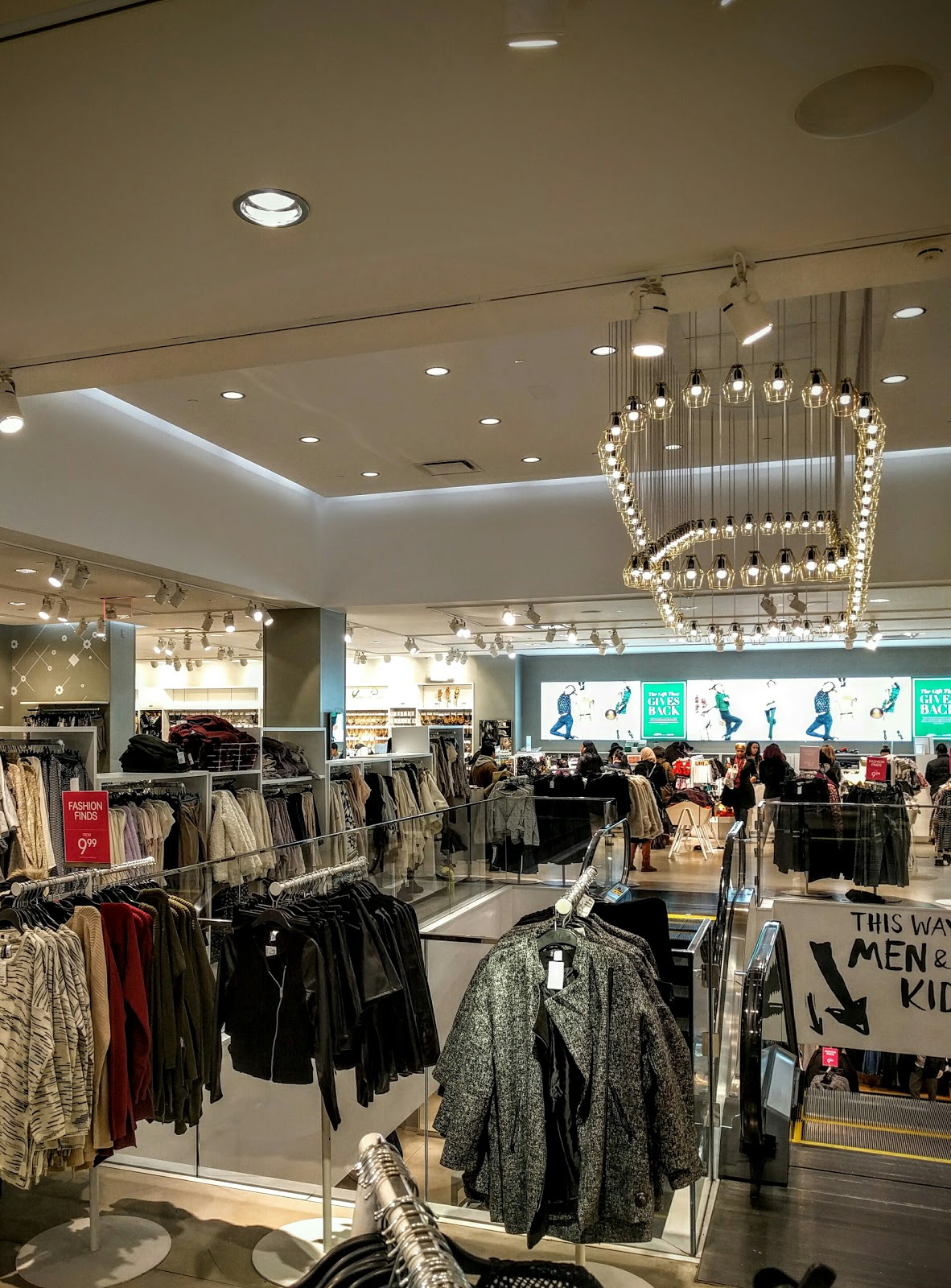 Photo of H&M in Brooklyn City, New York, United States - 2 Picture of Point of interest, Establishment, Store, Clothing store