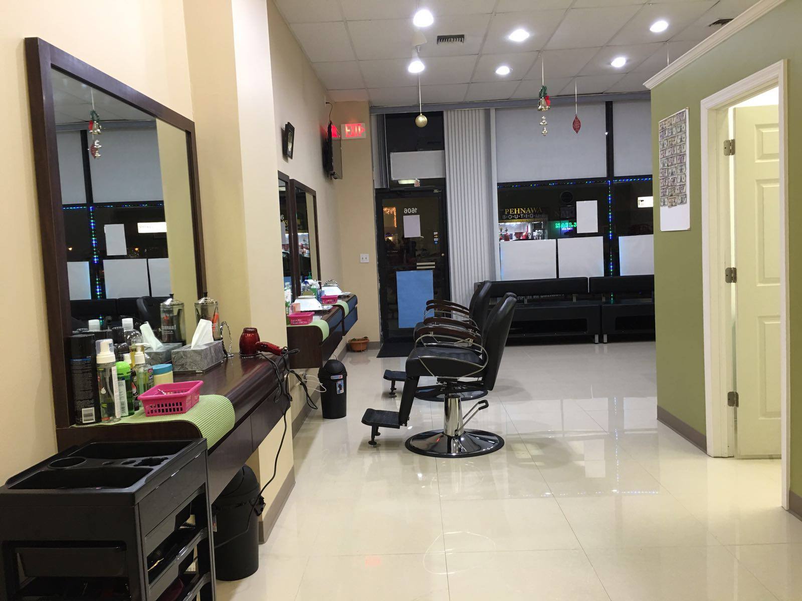 Photo of Anmol beauty salon in New Hyde Park City, New York, United States - 2 Picture of Point of interest, Establishment, Beauty salon