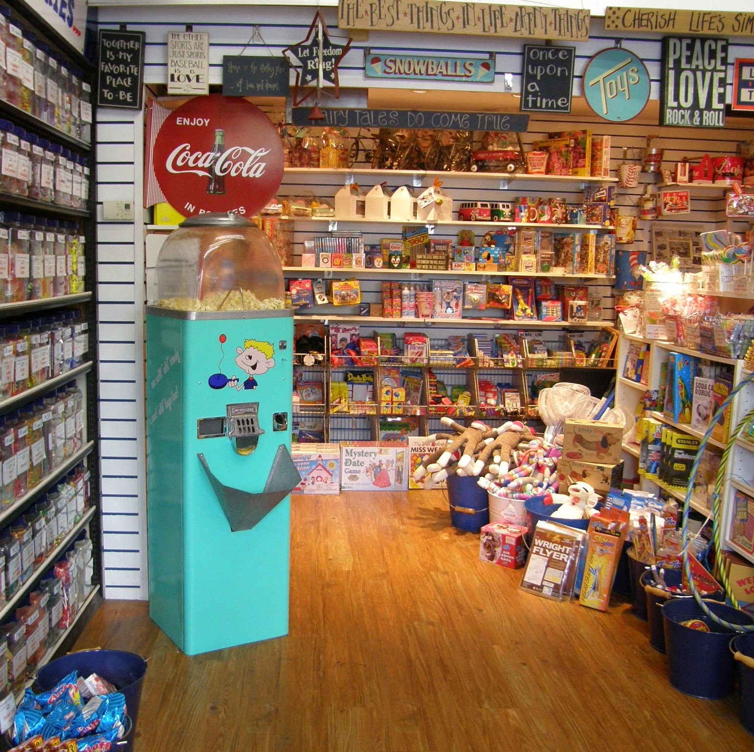 Photo of Bobb Howard's General Store and Auto Repair Shop in New Hyde Park City, New York, United States - 2 Picture of Food, Point of interest, Establishment, Store, Car repair, Home goods store