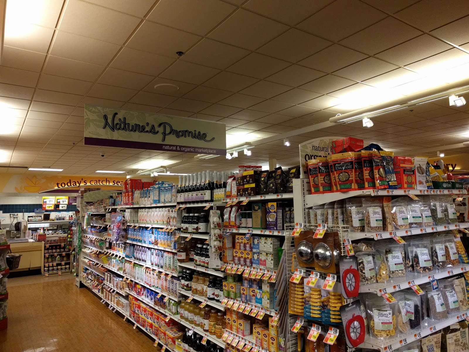 Photo of Super Stop & Shop in Dumont City, New Jersey, United States - 1 Picture of Food, Point of interest, Establishment, Store, Health, Grocery or supermarket, Pharmacy