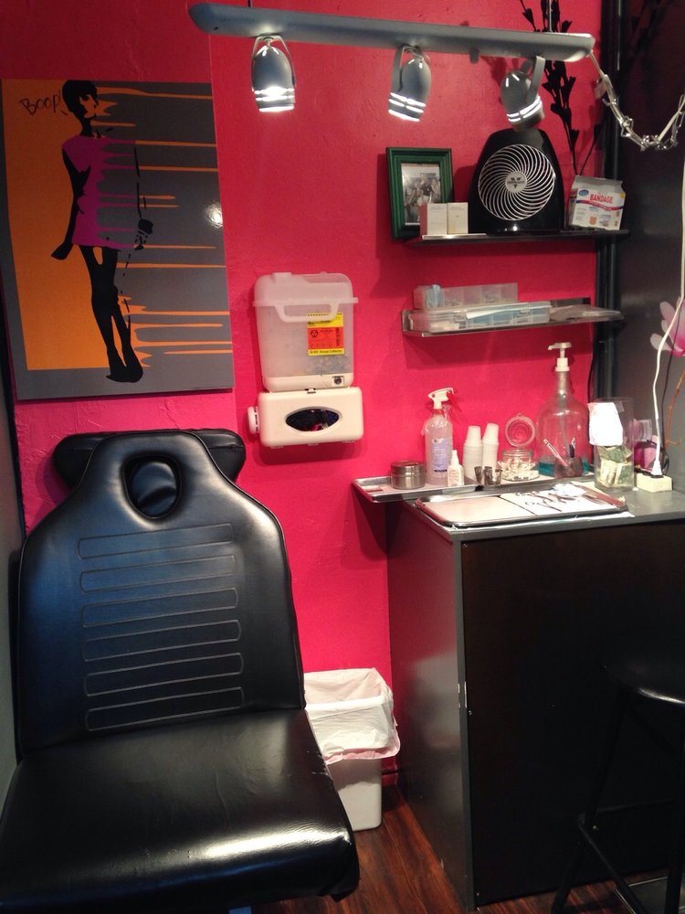 Photo of Chameleon Tattoo in Queens City, New York, United States - 3 Picture of Point of interest, Establishment, Store, Jewelry store, Art gallery