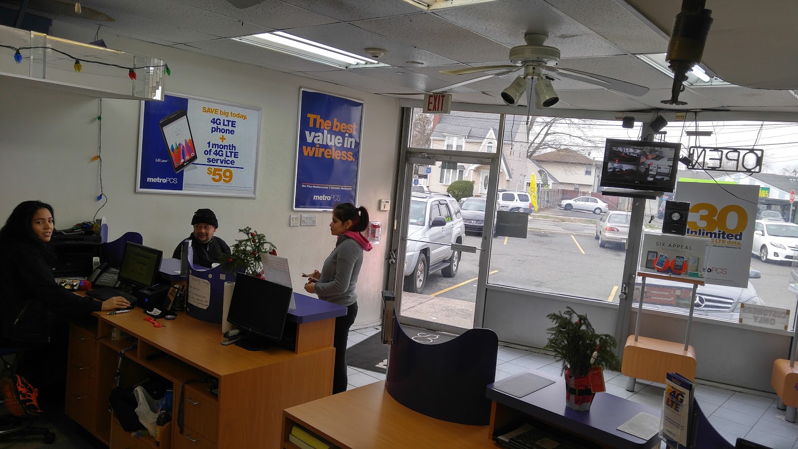 Photo of Metro PCS in Hempstead City, New York, United States - 4 Picture of Point of interest, Establishment, Store