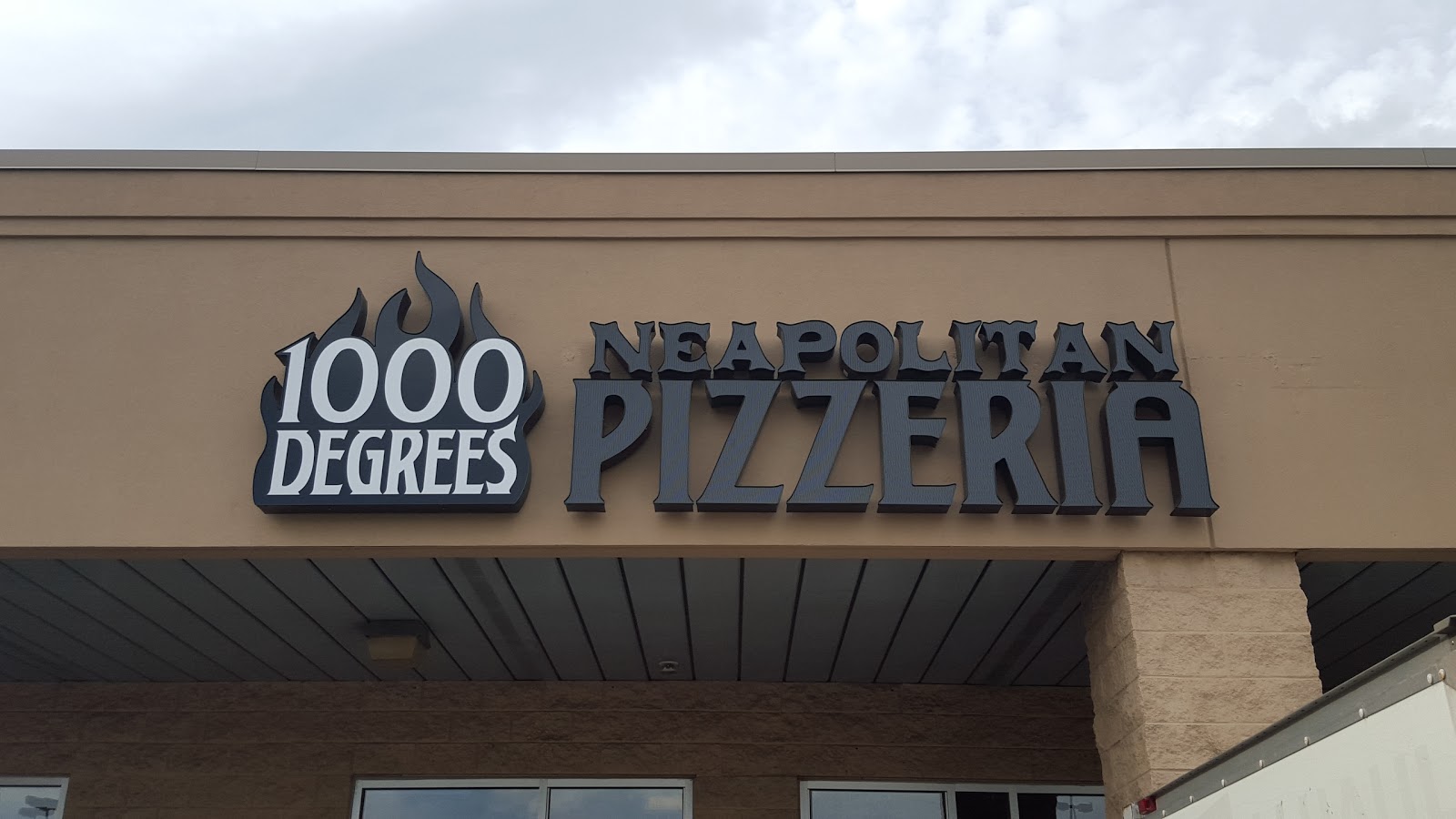 Photo of 1000 Degrees Neapolitan Pizzeria of Linden, NJ in Linden City, New Jersey, United States - 2 Picture of Restaurant, Food, Point of interest, Establishment, Meal takeaway, Meal delivery