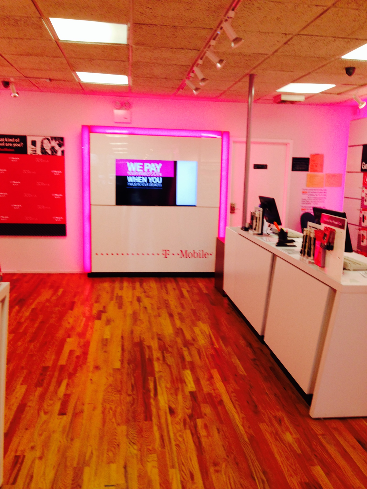 Photo of T-Mobile in Fresh Meadows City, New York, United States - 2 Picture of Point of interest, Establishment, Store