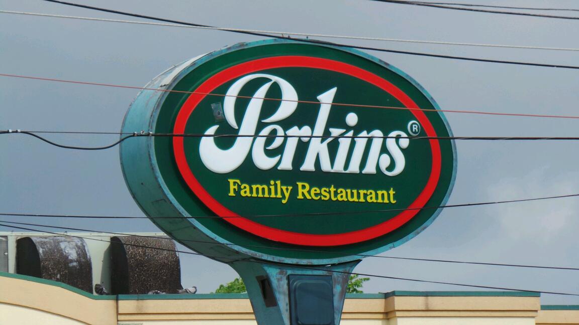 Photo of Perkins Restaurant & Bakery in Staten Island City, New York, United States - 2 Picture of Restaurant, Food, Point of interest, Establishment, Store, Bakery