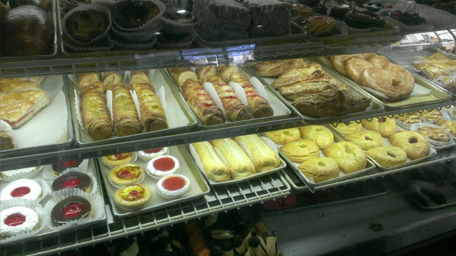 Photo of Delicias Bakery in Newark City, New Jersey, United States - 1 Picture of Food, Point of interest, Establishment, Store, Bakery