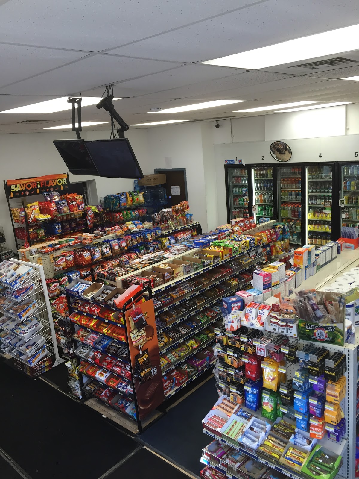 Photo of Lukoil 'Alfaouri Mart & Gas' in Woodland Park City, New Jersey, United States - 1 Picture of Food, Point of interest, Establishment, Store, Convenience store