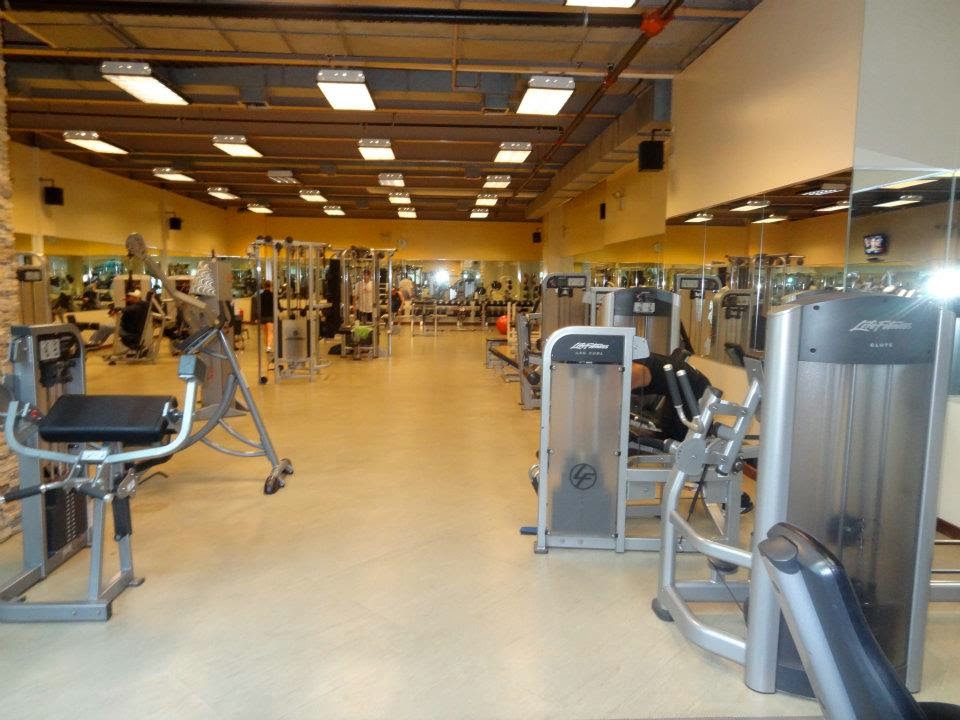 Photo of World Gym in Rego Park City, New York, United States - 9 Picture of Point of interest, Establishment, Health, Gym