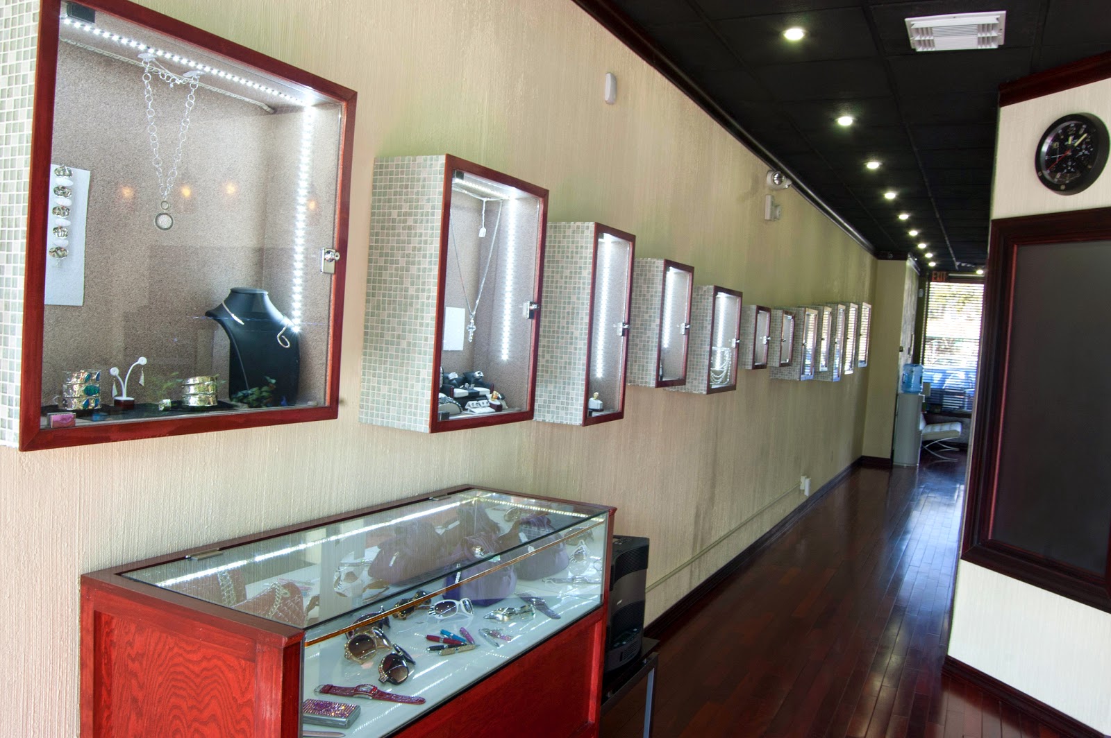 Photo of Loucri Jewelers in Greenvale City, New York, United States - 7 Picture of Point of interest, Establishment, Store, Jewelry store