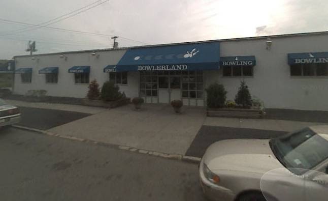 Photo of Bowlerland in Bronx City, New York, United States - 2 Picture of Point of interest, Establishment, Bowling alley