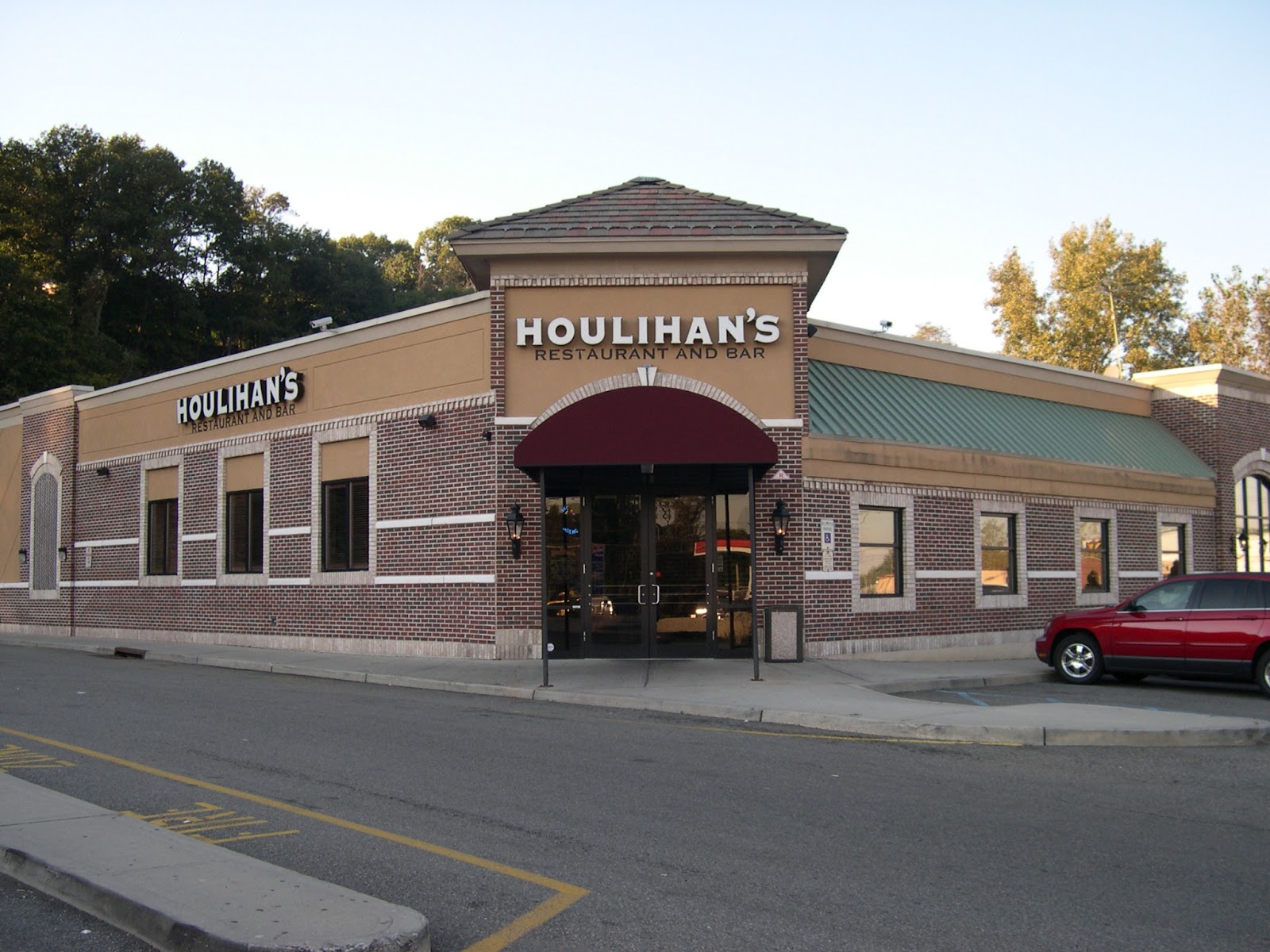 Photo of Houlihan's in Hasbrouck Heights City, New Jersey, United States - 1 Picture of Restaurant, Food, Point of interest, Establishment, Bar