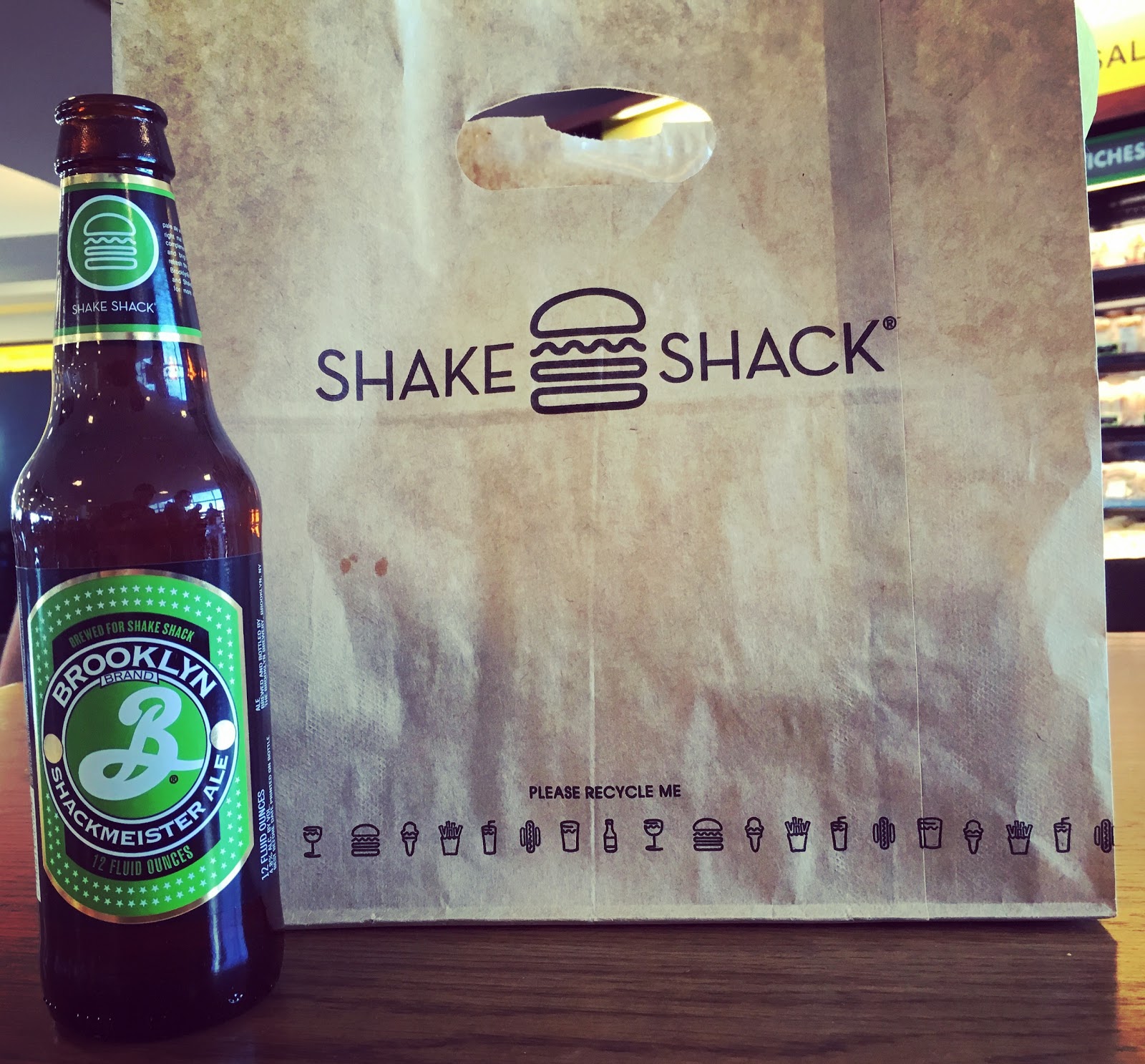 Photo of Shake Shack in Jamaica City, New York, United States - 10 Picture of Restaurant, Food, Point of interest, Establishment, Store, Meal takeaway