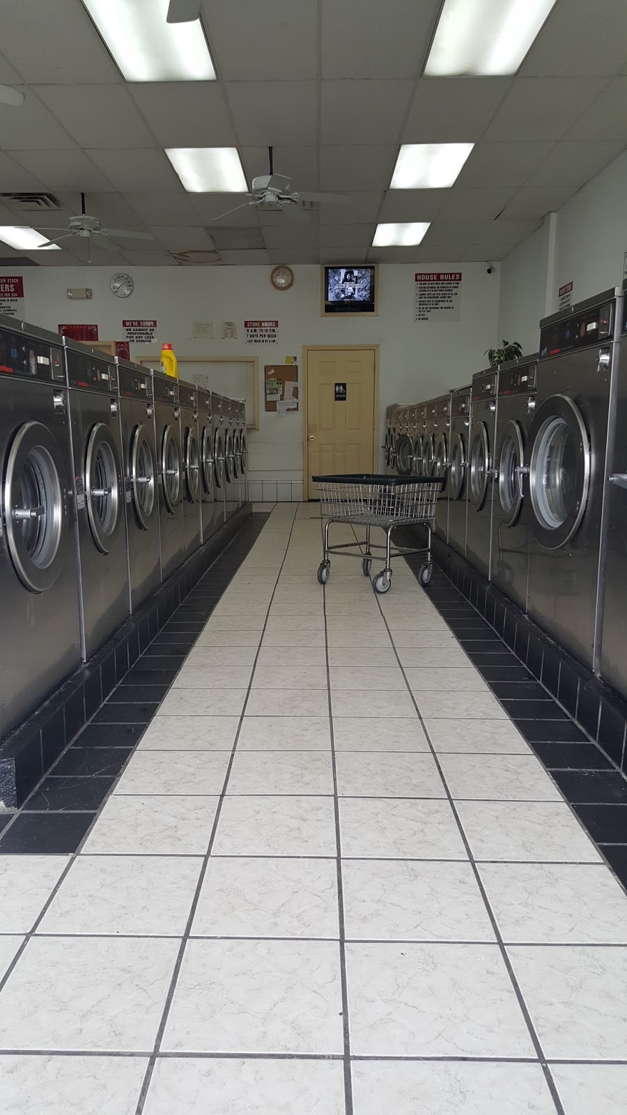 Photo of Becky Bubbles Laundry Center in New Rochelle City, New York, United States - 1 Picture of Point of interest, Establishment, Laundry