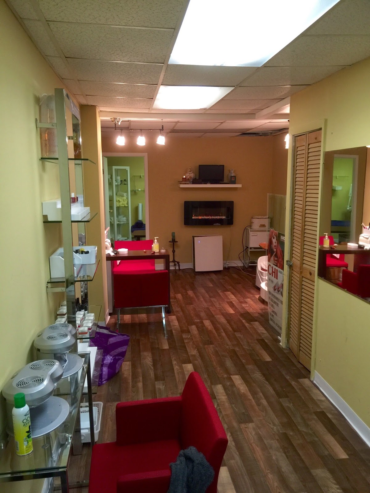 Photo of BONJOUR European Hair Design in Queens City, New York, United States - 2 Picture of Point of interest, Establishment, Store, Health, Spa, Beauty salon, Hair care