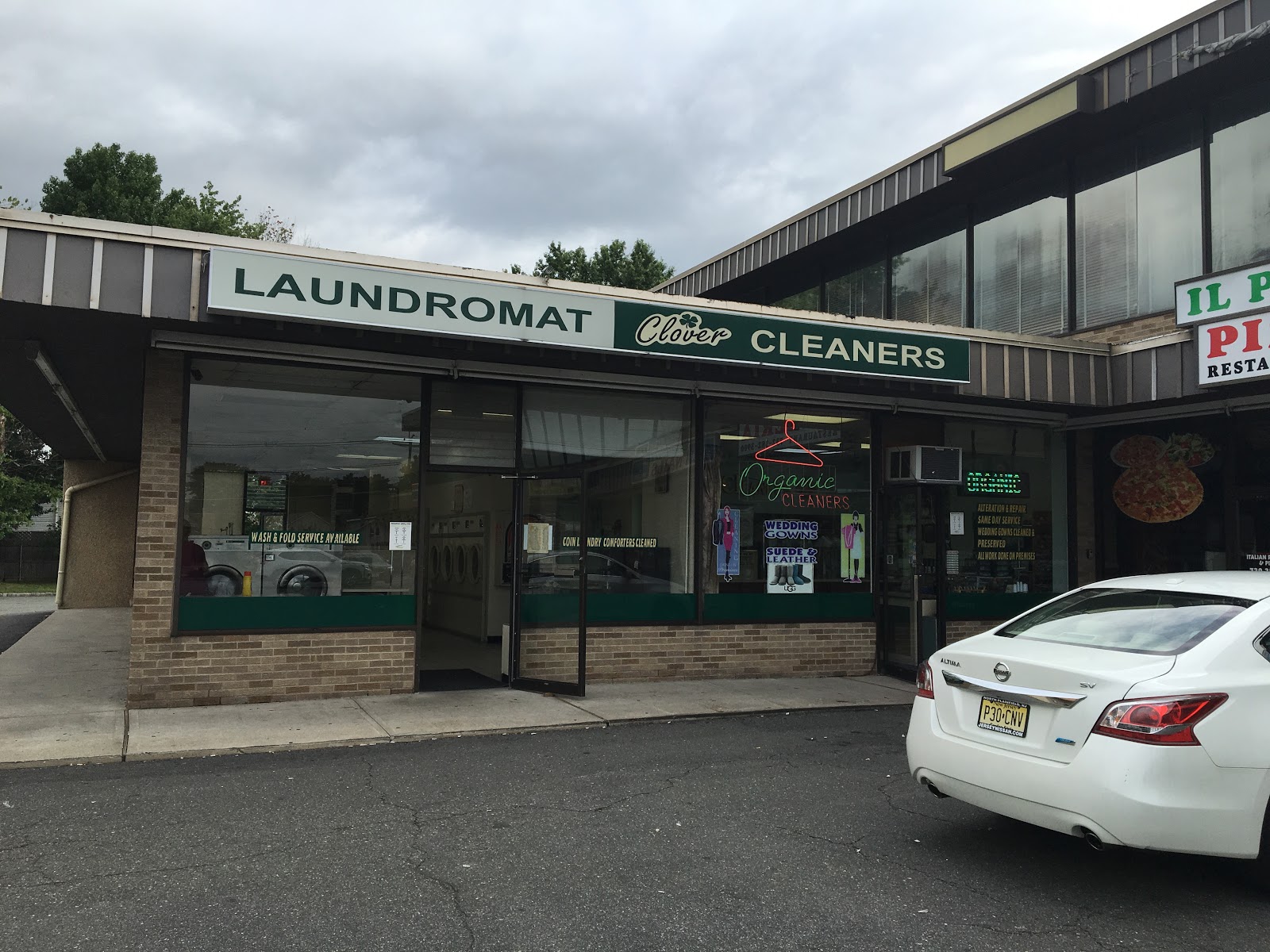 Photo of Clover Dry Cleaners & Lndrmt in Woodbridge Township City, New Jersey, United States - 4 Picture of Point of interest, Establishment, Laundry