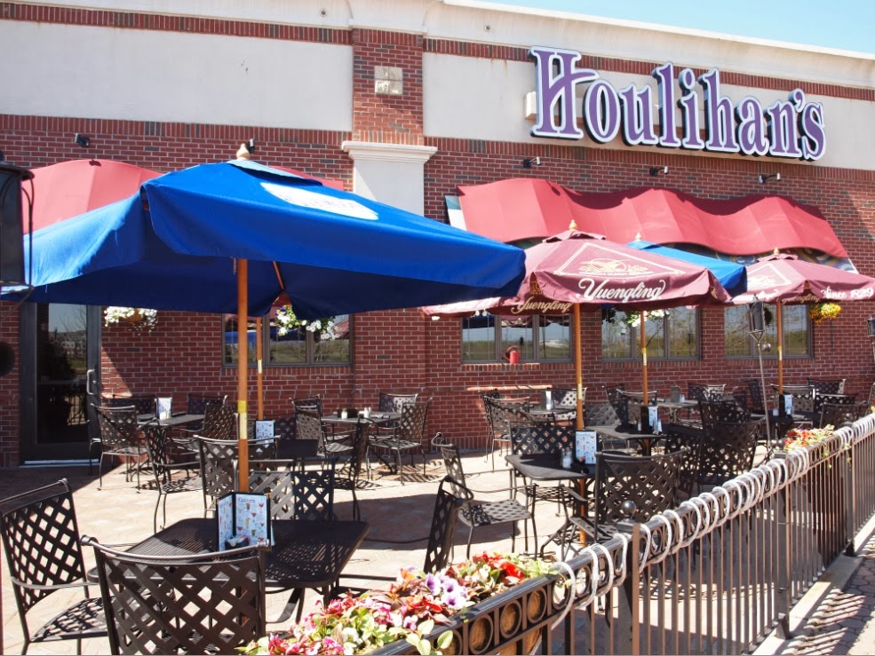 Photo of Houlihan's in Bayonne City, New Jersey, United States - 2 Picture of Restaurant, Food, Point of interest, Establishment, Bar