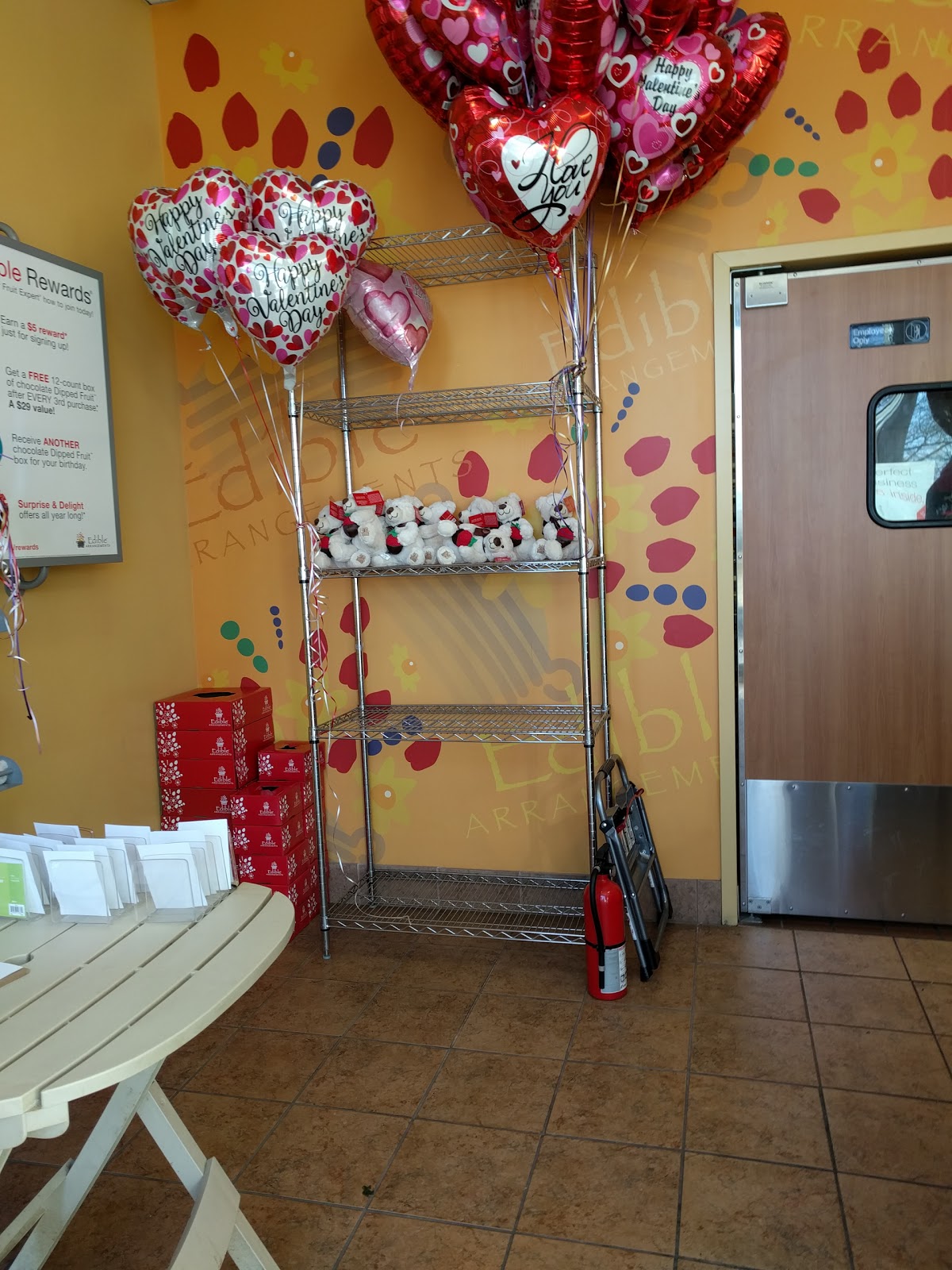 Photo of Edible Arrangements in Staten Island City, New York, United States - 3 Picture of Food, Point of interest, Establishment, Store, Grocery or supermarket, Home goods store, Florist