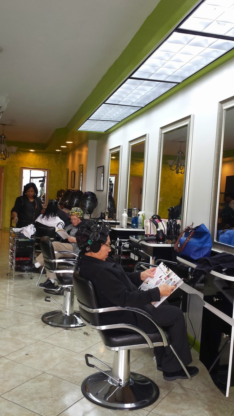 Photo of Versatile Beauty Salon in Queens City, New York, United States - 4 Picture of Point of interest, Establishment, Beauty salon