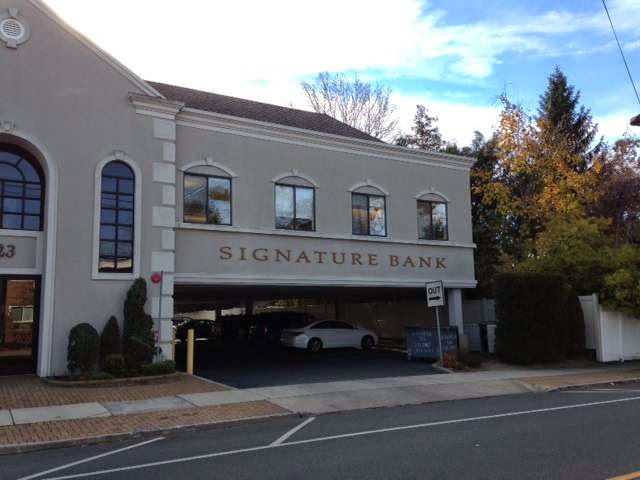 Photo of Signature Bank in Woodmere City, New York, United States - 1 Picture of Point of interest, Establishment, Finance, Atm, Bank