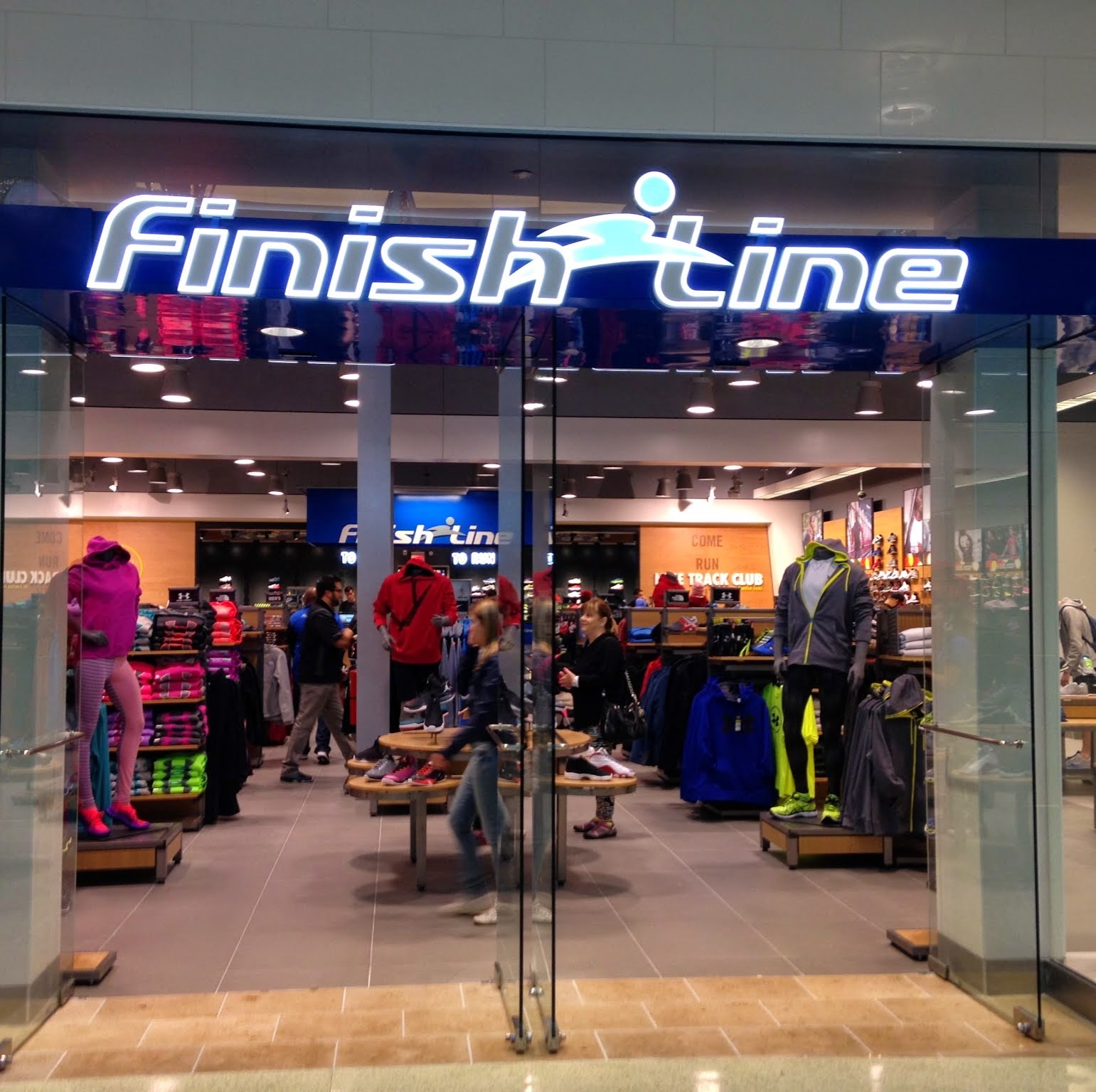 Photo of Finish Line in Staten Island City, New York, United States - 2 Picture of Point of interest, Establishment, Store, Clothing store, Shoe store