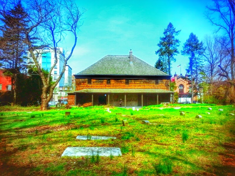 Photo of Flushing Meeting House in Queens City, New York, United States - 3 Picture of Point of interest, Establishment, Store, Place of worship, Park, Cemetery