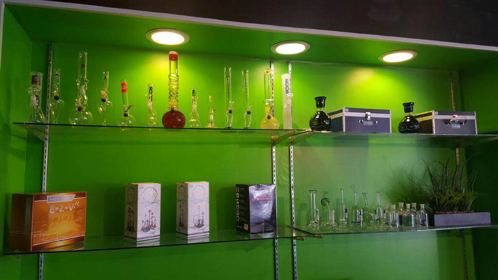 Photo of ANACONDA VAPE in Brooklyn City, New York, United States - 8 Picture of Point of interest, Establishment, Store, Bar, Night club