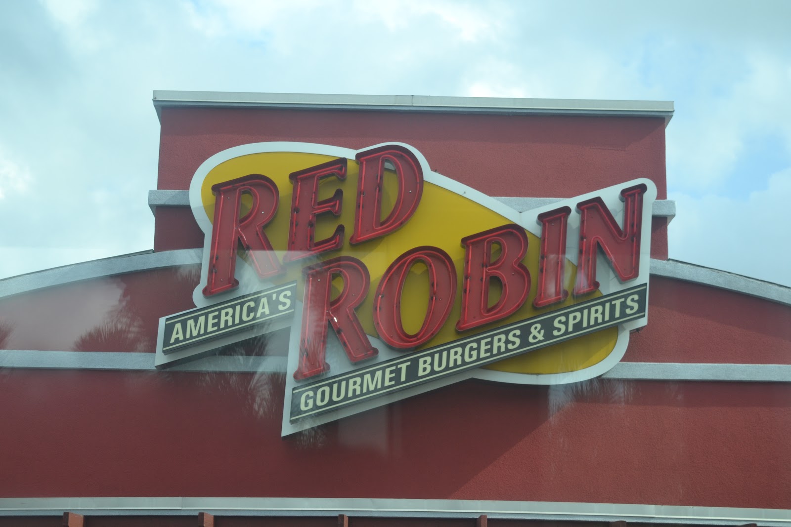 Photo of Red Robin Gourmet Burgers in Clifton City, New Jersey, United States - 1 Picture of Restaurant, Food, Point of interest, Establishment