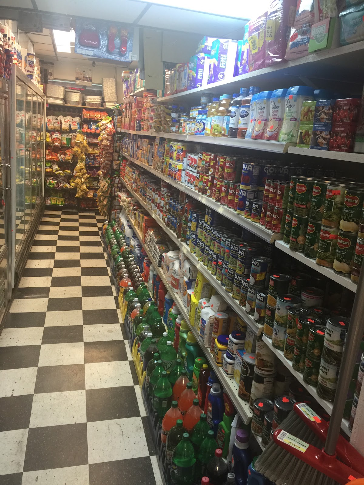 Photo of El Chevy Grocery and Deli in Jersey City, New Jersey, United States - 2 Picture of Food, Point of interest, Establishment, Store, Grocery or supermarket