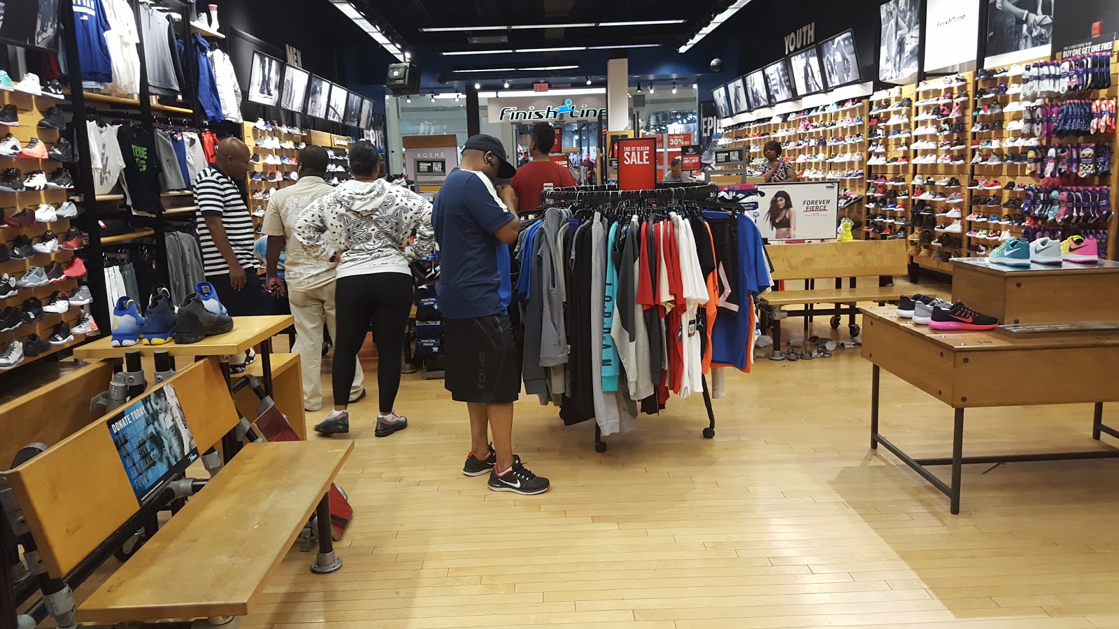 Photo of Finish Line in Valley Stream City, New York, United States - 1 Picture of Point of interest, Establishment, Store, Clothing store, Shoe store