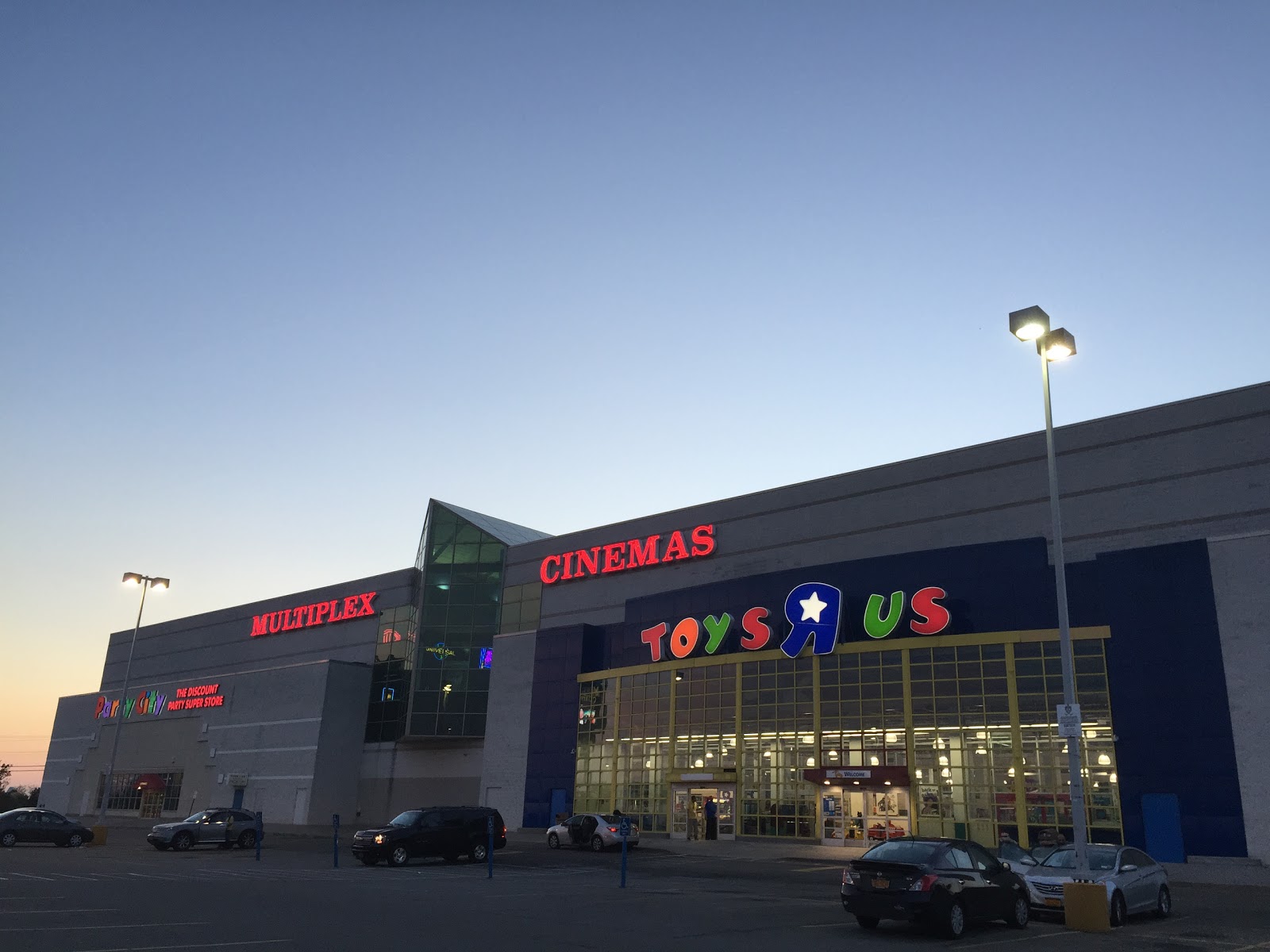 Photo of Toys"R"Us in Flushing City, New York, United States - 1 Picture of Point of interest, Establishment, Store