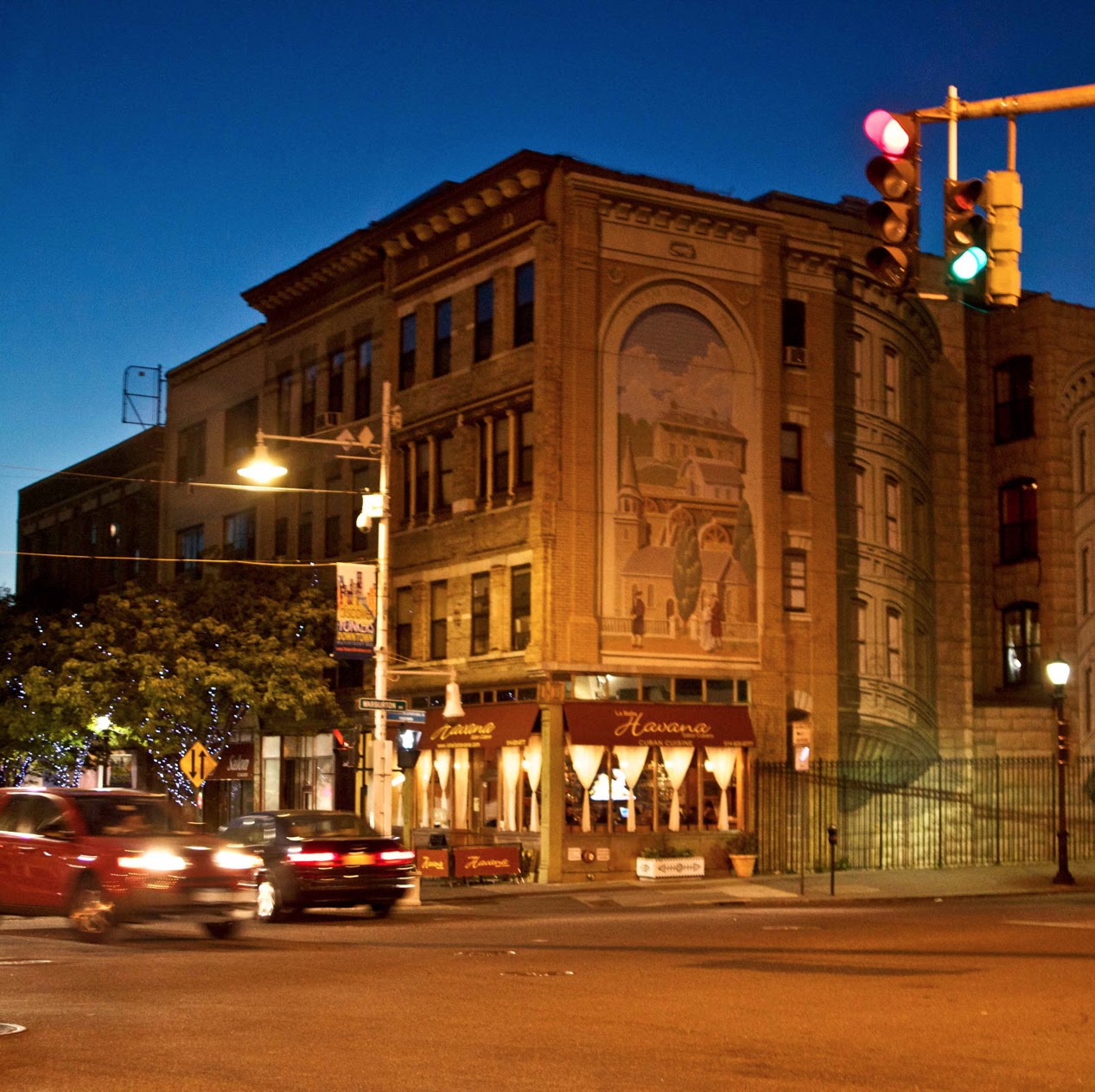 Photo of La Bella Havana in Yonkers City, New York, United States - 1 Picture of Restaurant, Food, Point of interest, Establishment, Meal takeaway, Bar, Night club