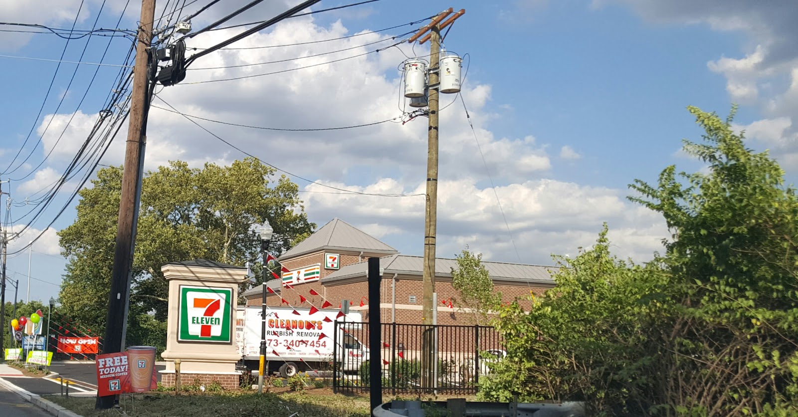 Photo of 7 Eleven in Hasbrouck Heights City, New Jersey, United States - 3 Picture of Food, Point of interest, Establishment, Store, Convenience store