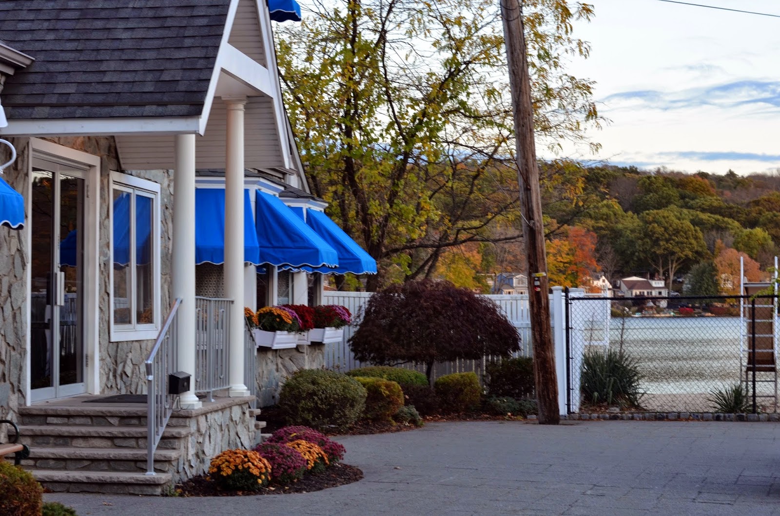 Photo of Lakeside Pub in Wayne City, New Jersey, United States - 1 Picture of Restaurant, Food, Point of interest, Establishment, Bar