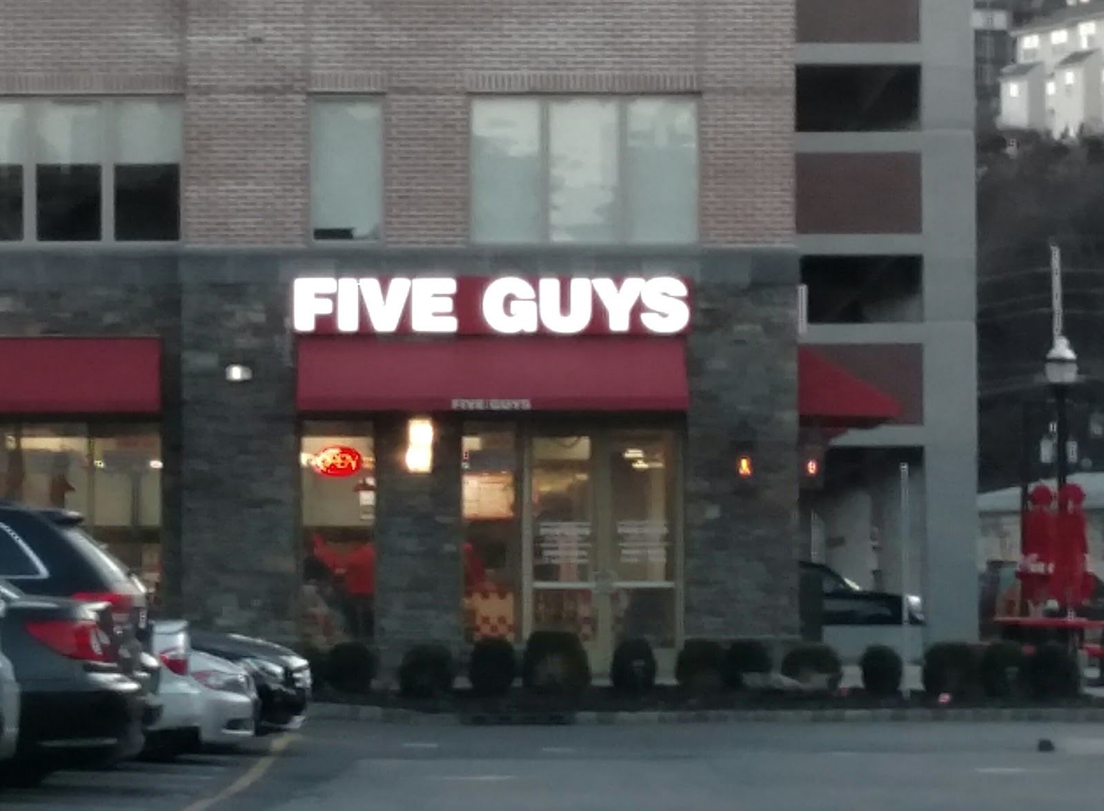 Photo of Five Guys Burgers and Fries in Edgewater City, New Jersey, United States - 1 Picture of Restaurant, Food, Point of interest, Establishment, Meal takeaway