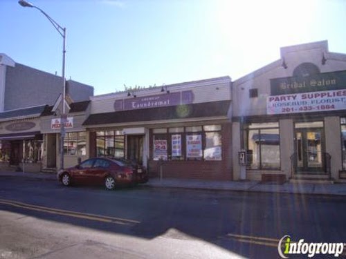 Photo of American Laundromat in Jersey City, New Jersey, United States - 4 Picture of Point of interest, Establishment, Store, Home goods store, Laundry