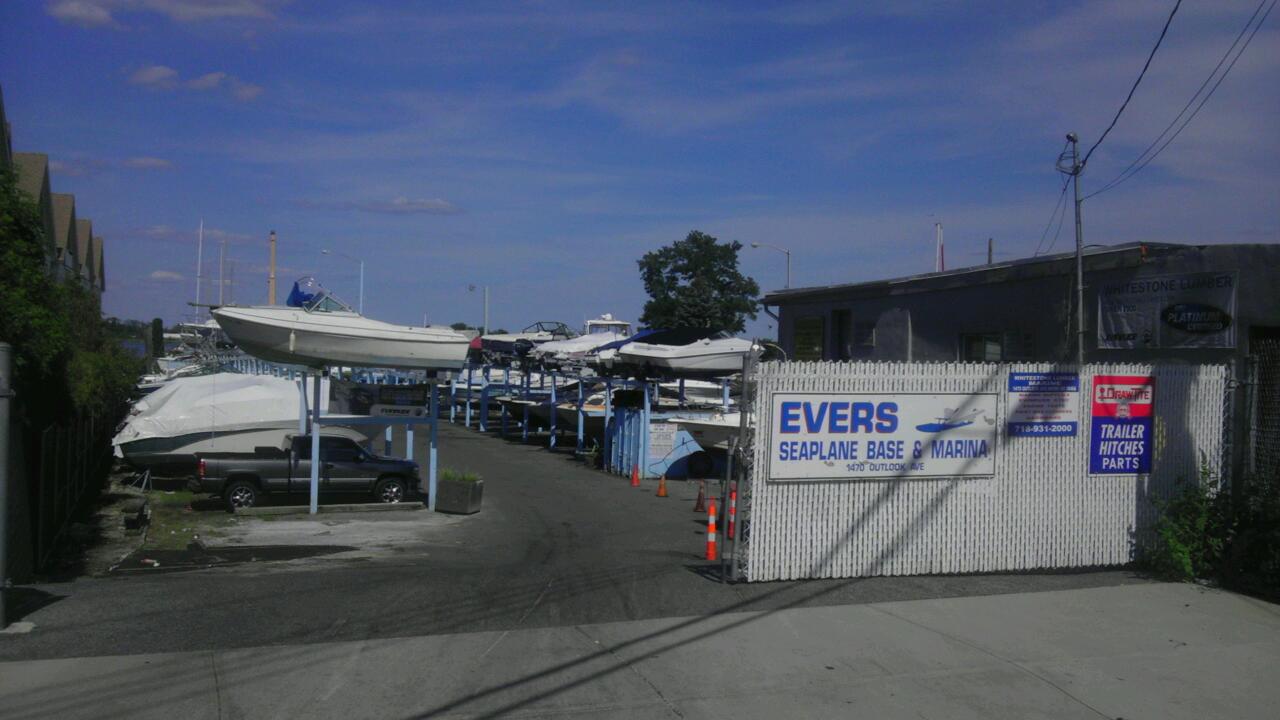 Photo of Evers in Bronx City, New York, United States - 1 Picture of Point of interest, Establishment, Airport