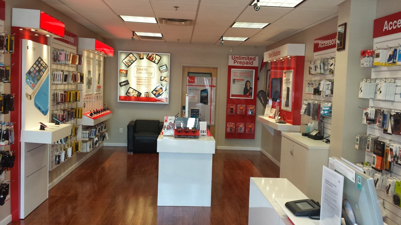Photo of CDN Communications Corporation Verizon Wireless Retailer in Lodi City, New Jersey, United States - 1 Picture of Point of interest, Establishment, Store, Electronics store