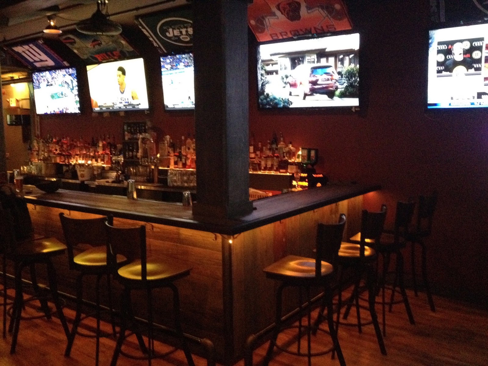 Photo of 4th Down Sports Bar in Brooklyn City, New York, United States - 4 Picture of Point of interest, Establishment, Bar