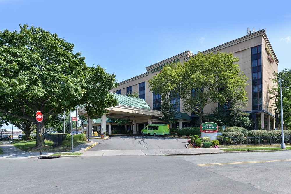 Photo of Courtyard New York LaGuardia Airport in East Elmhurst City, New York, United States - 1 Picture of Point of interest, Establishment, Lodging