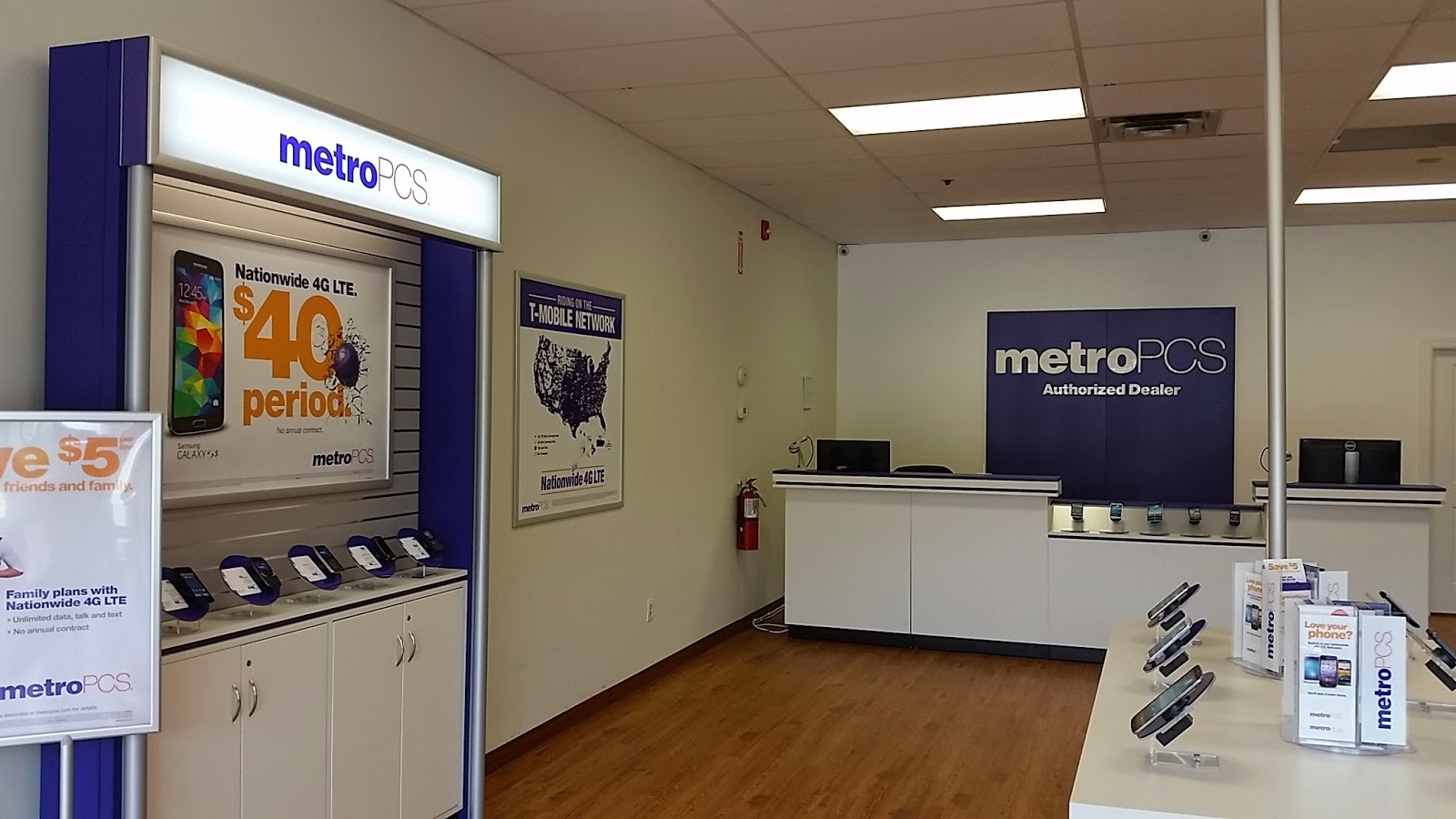 Photo of MetroPCS in Teaneck City, New Jersey, United States - 3 Picture of Point of interest, Establishment, Store