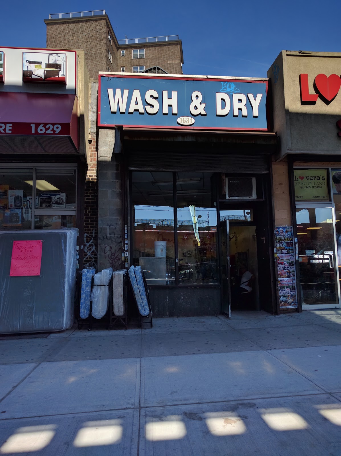 Photo of Westchester Ave Wash & Dry in Bronx City, New York, United States - 2 Picture of Point of interest, Establishment, Laundry