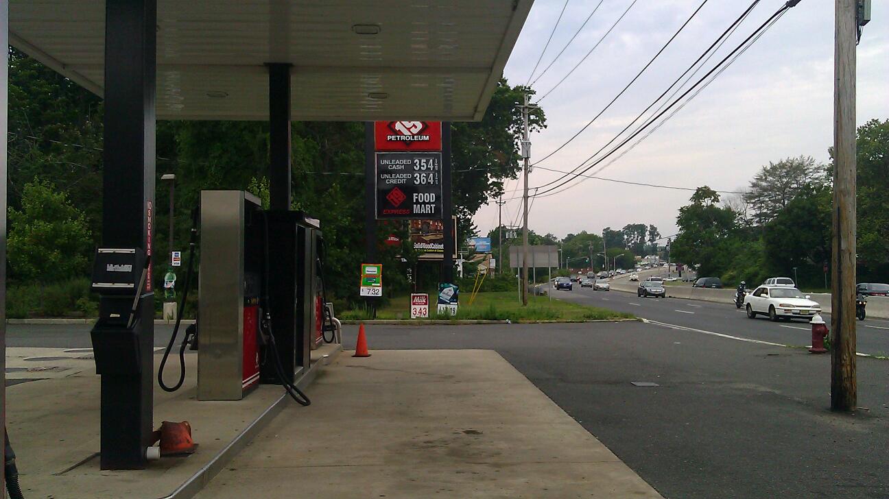 Photo of 19 Petroleum in Sayreville City, New Jersey, United States - 1 Picture of Food, Point of interest, Establishment, Store, Gas station, Convenience store, Car repair