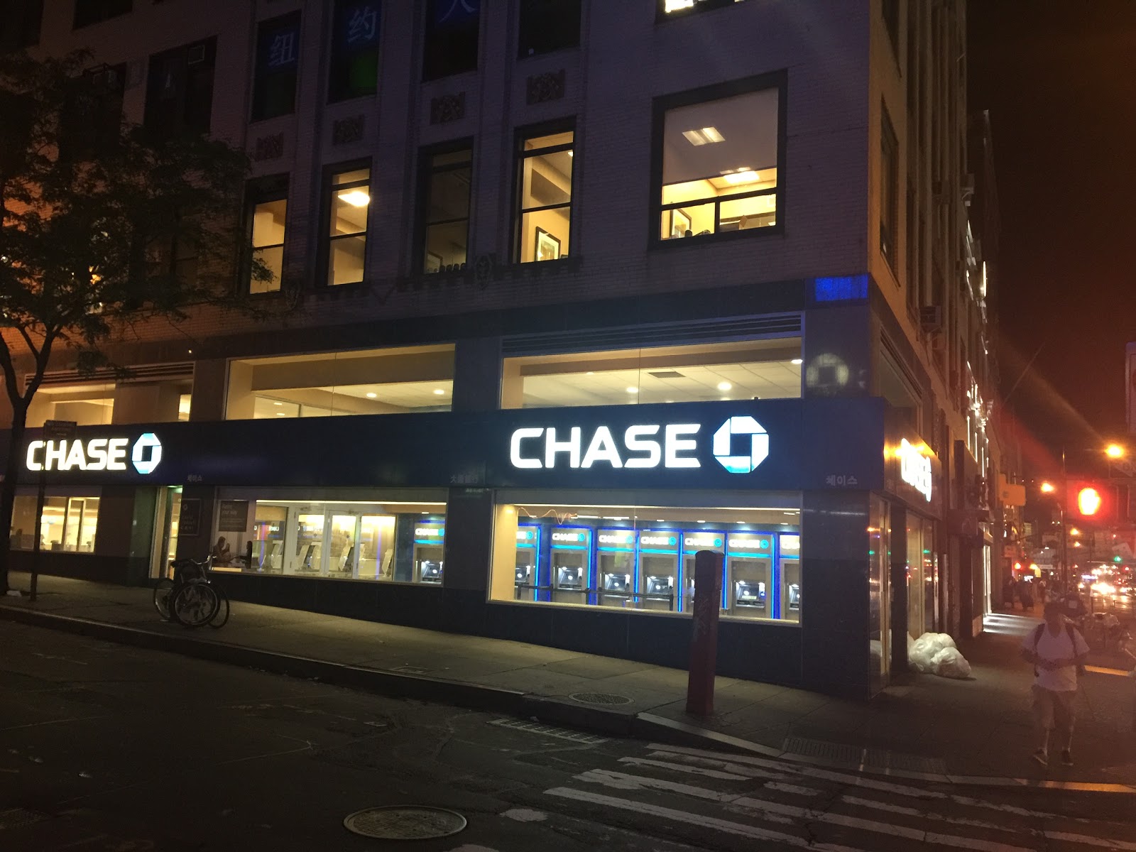 Photo of Chase Bank in Queens City, New York, United States - 2 Picture of Point of interest, Establishment, Finance, Atm, Bank