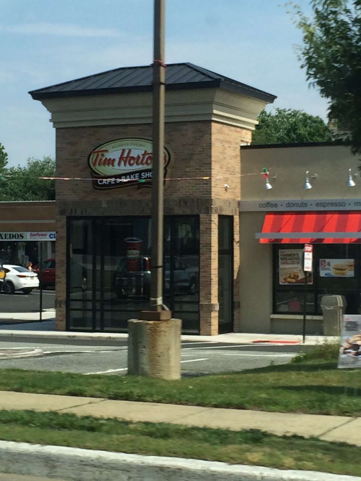 Photo of Tim Hortons in Hazlet City, New Jersey, United States - 2 Picture of Restaurant, Food, Point of interest, Establishment, Store, Cafe, Bakery