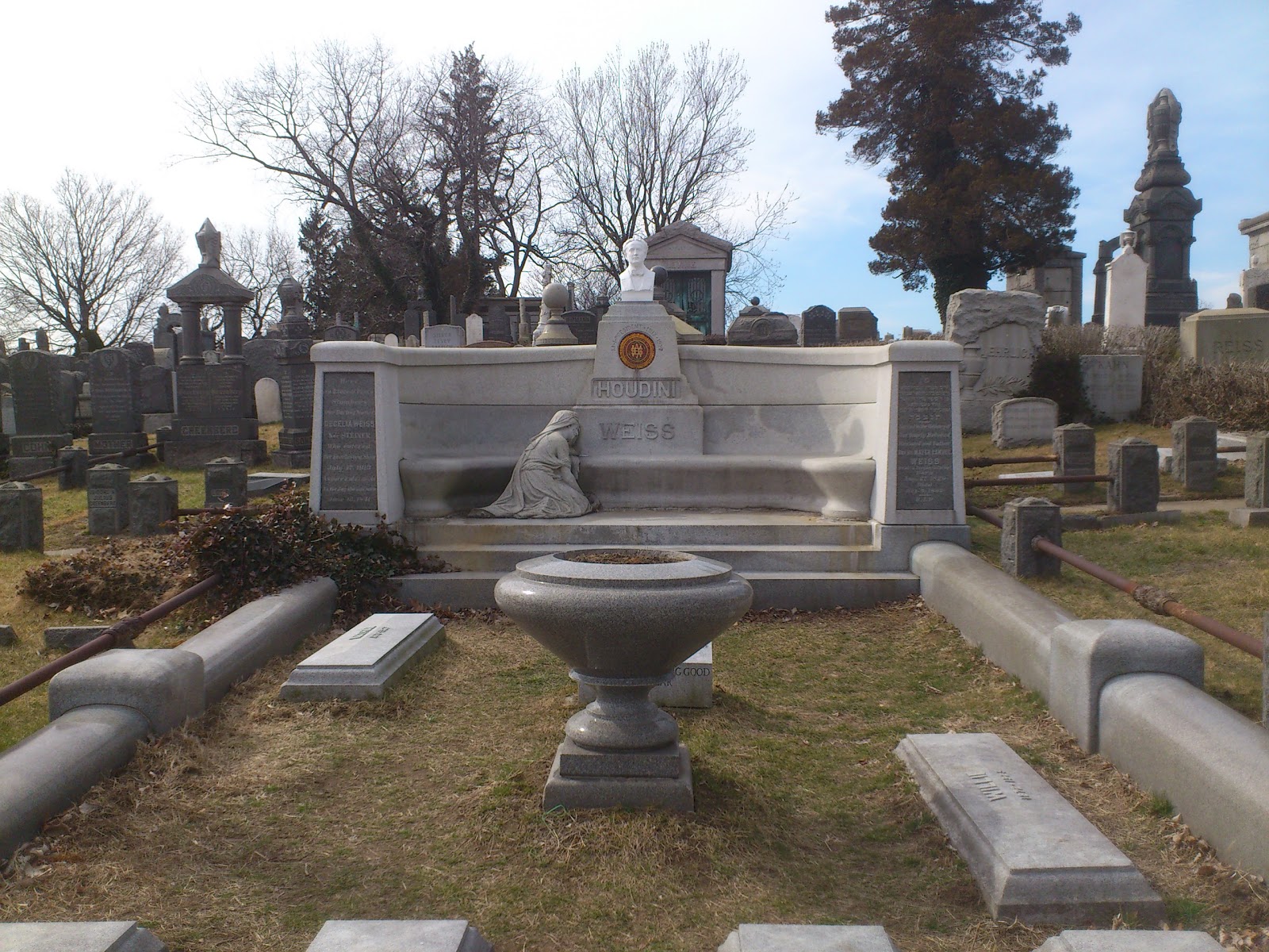 Photo of Machpelah Cemetery in Ridgewood City, New York, United States - 2 Picture of Point of interest, Establishment, Cemetery