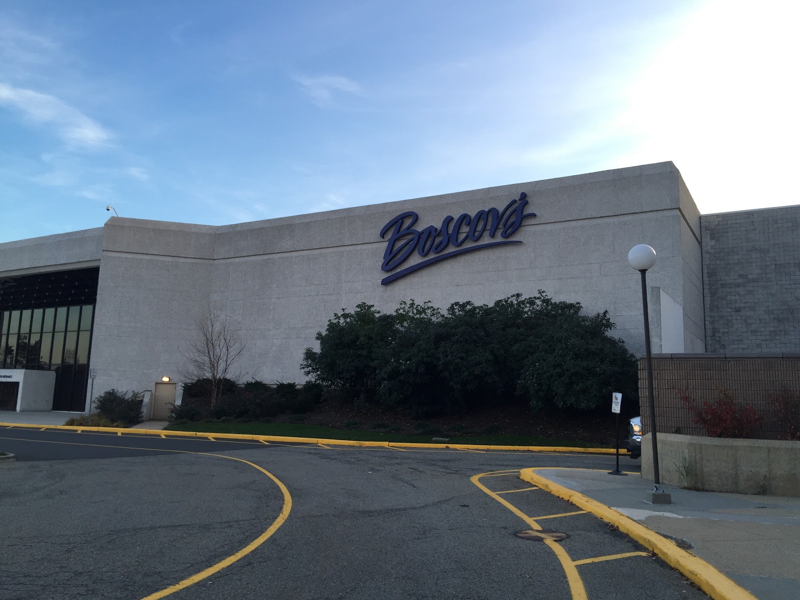 Photo of Boscov's in Woodbridge City, New Jersey, United States - 1 Picture of Point of interest, Establishment, Store, Jewelry store, Home goods store, Clothing store, Furniture store, Shoe store, Department store