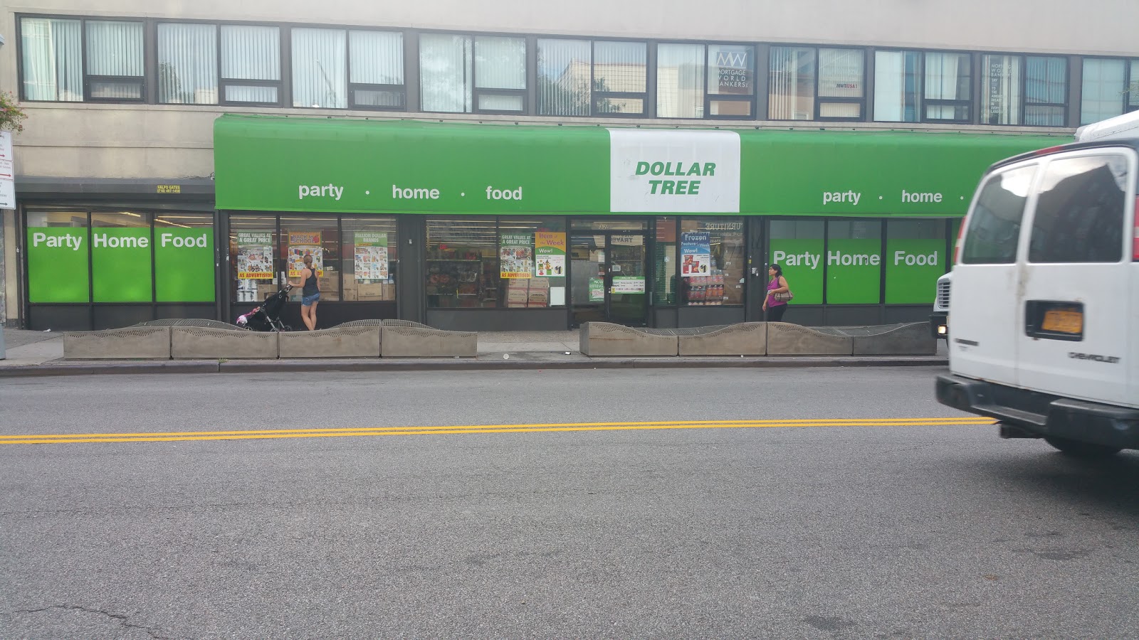 Photo of Dollar Tree in Queens City, New York, United States - 4 Picture of Food, Point of interest, Establishment, Store, Home goods store